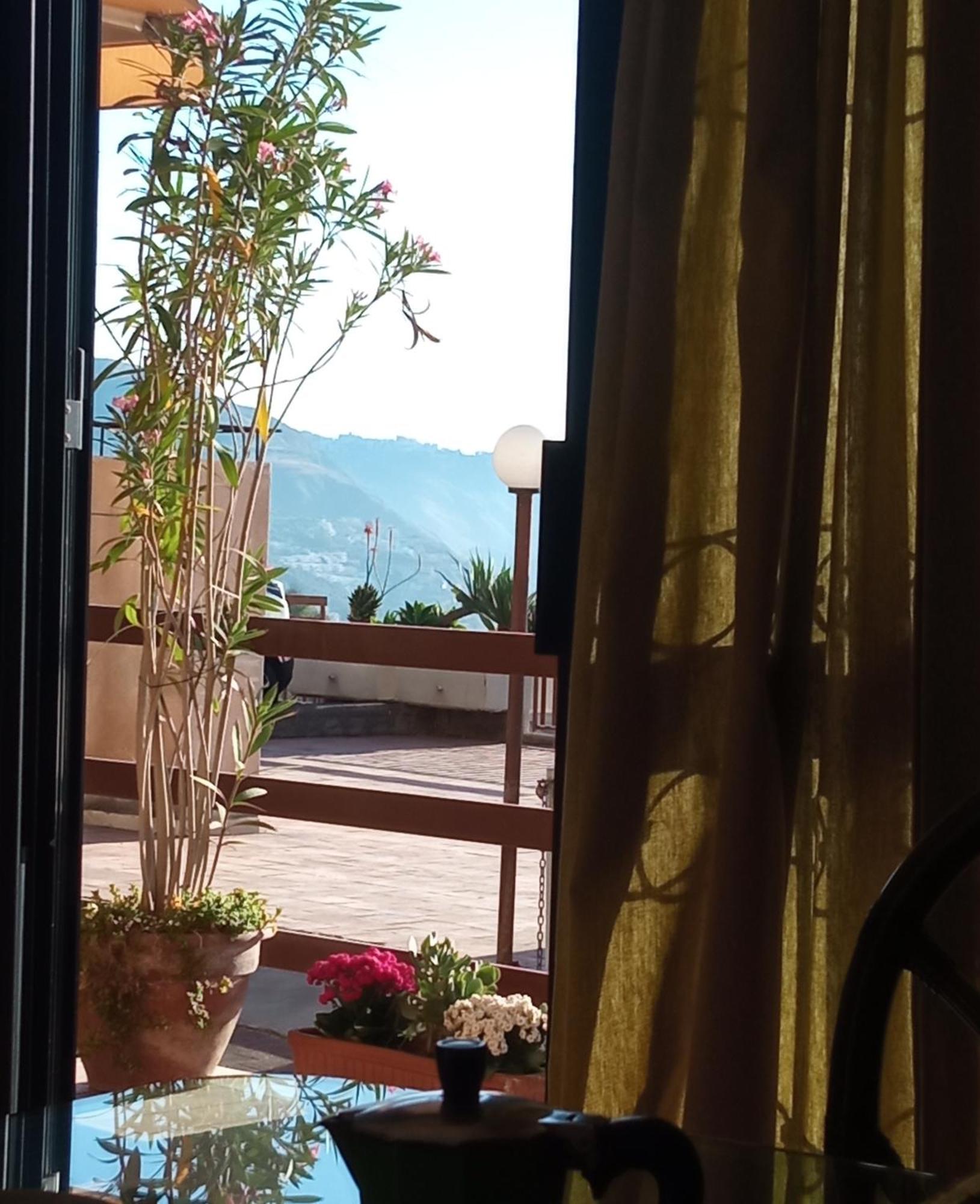 陶尔米纳Mara'S House, 10 Minuti A Piedi Dal Centro, Parcheggio Privato公寓 外观 照片
